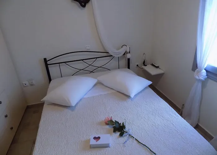 Willa Hemera On Santorini *