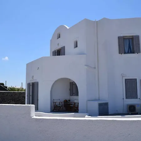 Willa Hemera On Santorini *